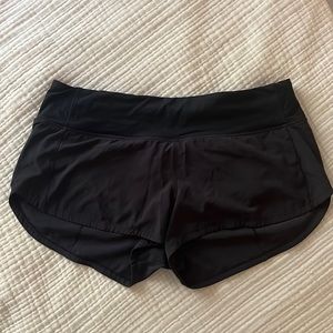 Black Lululemon Speed Up Low-Rise Lined Short 2.5" Size 6